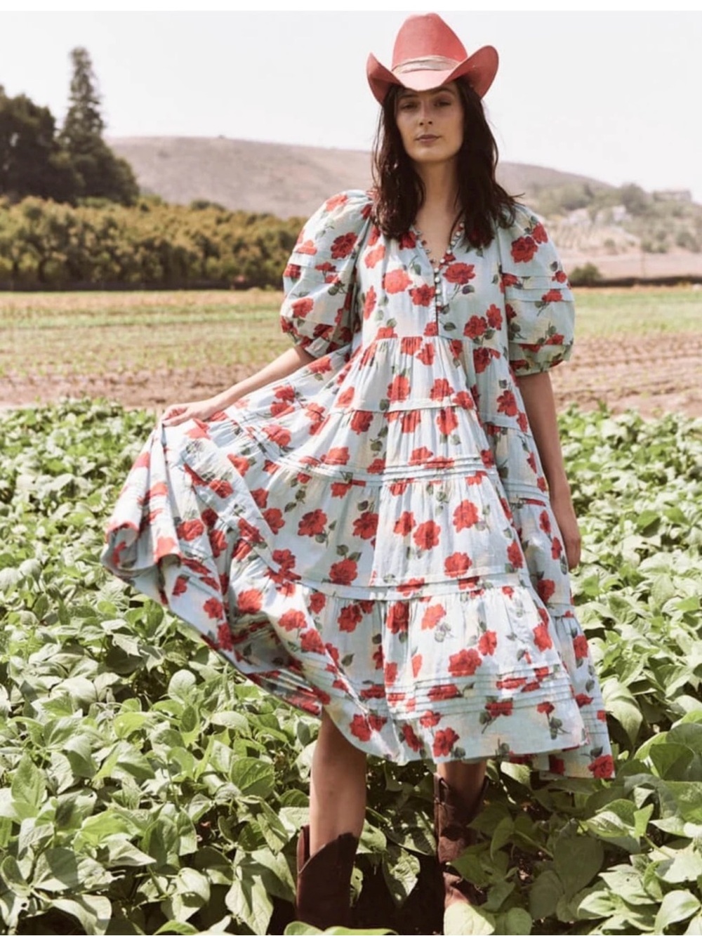 THE GREAT. Pleated Ravine Dress in Western Rose Print. - Picture 7 of 9